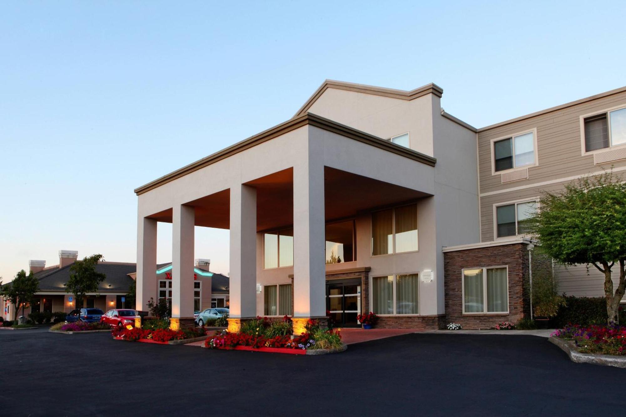 Four Points By Sheraton Portland East Fairview Exterior photo