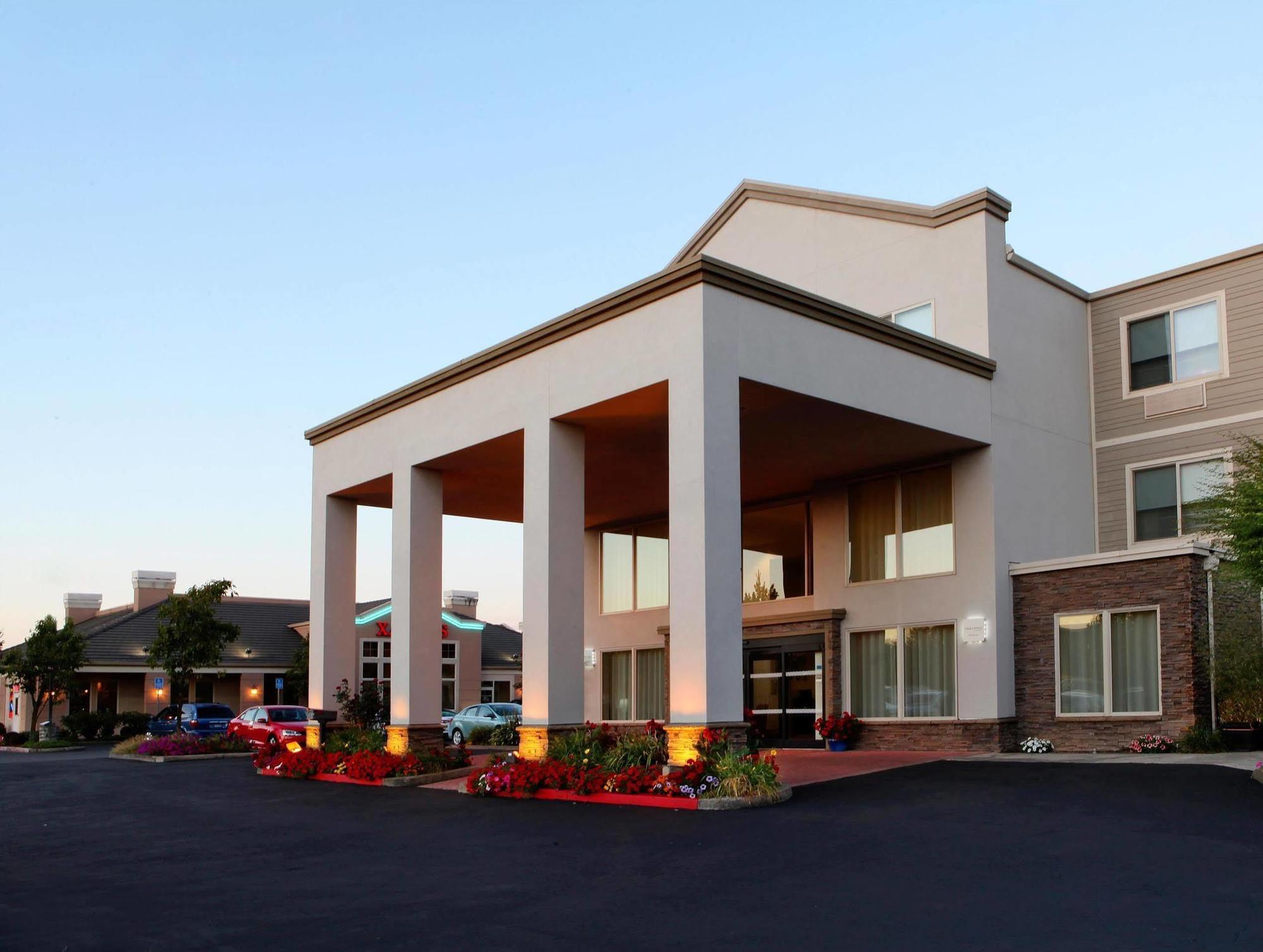 Four Points By Sheraton Portland East Fairview Exterior photo
